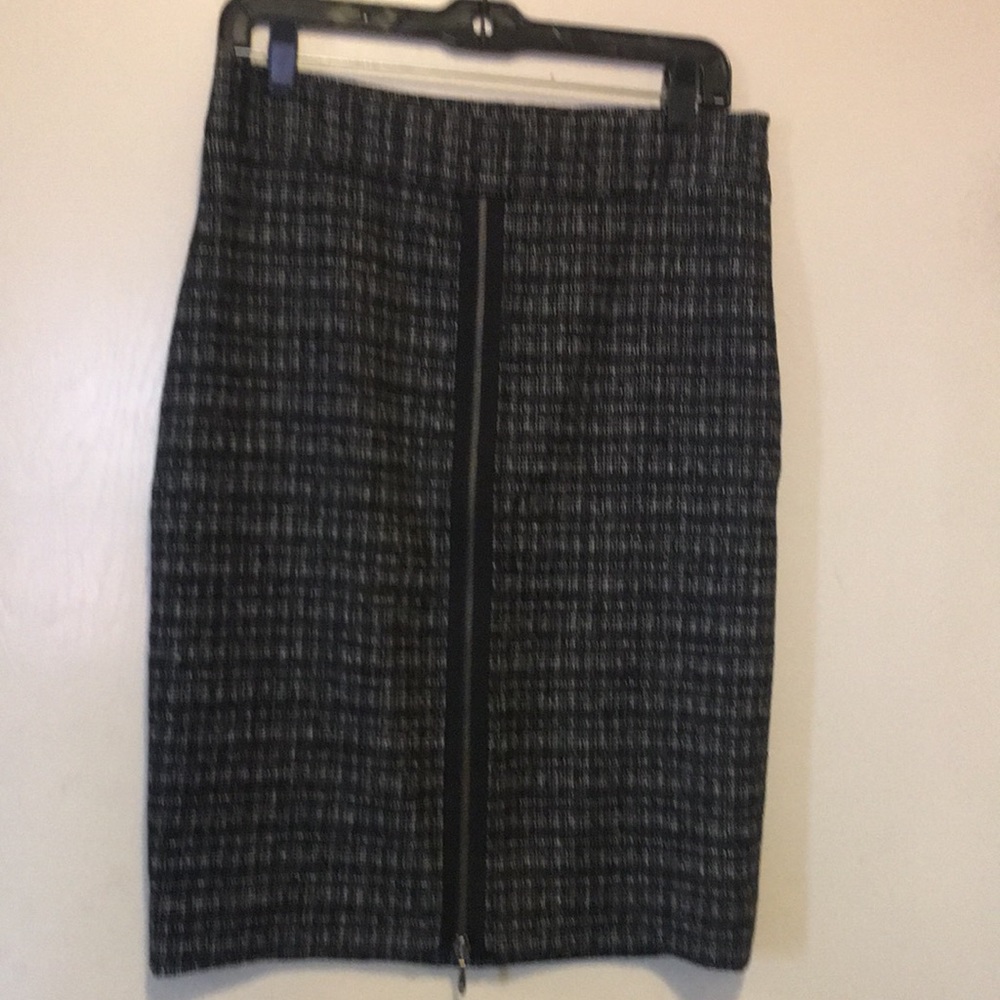 Stylish tweed skirt size 6